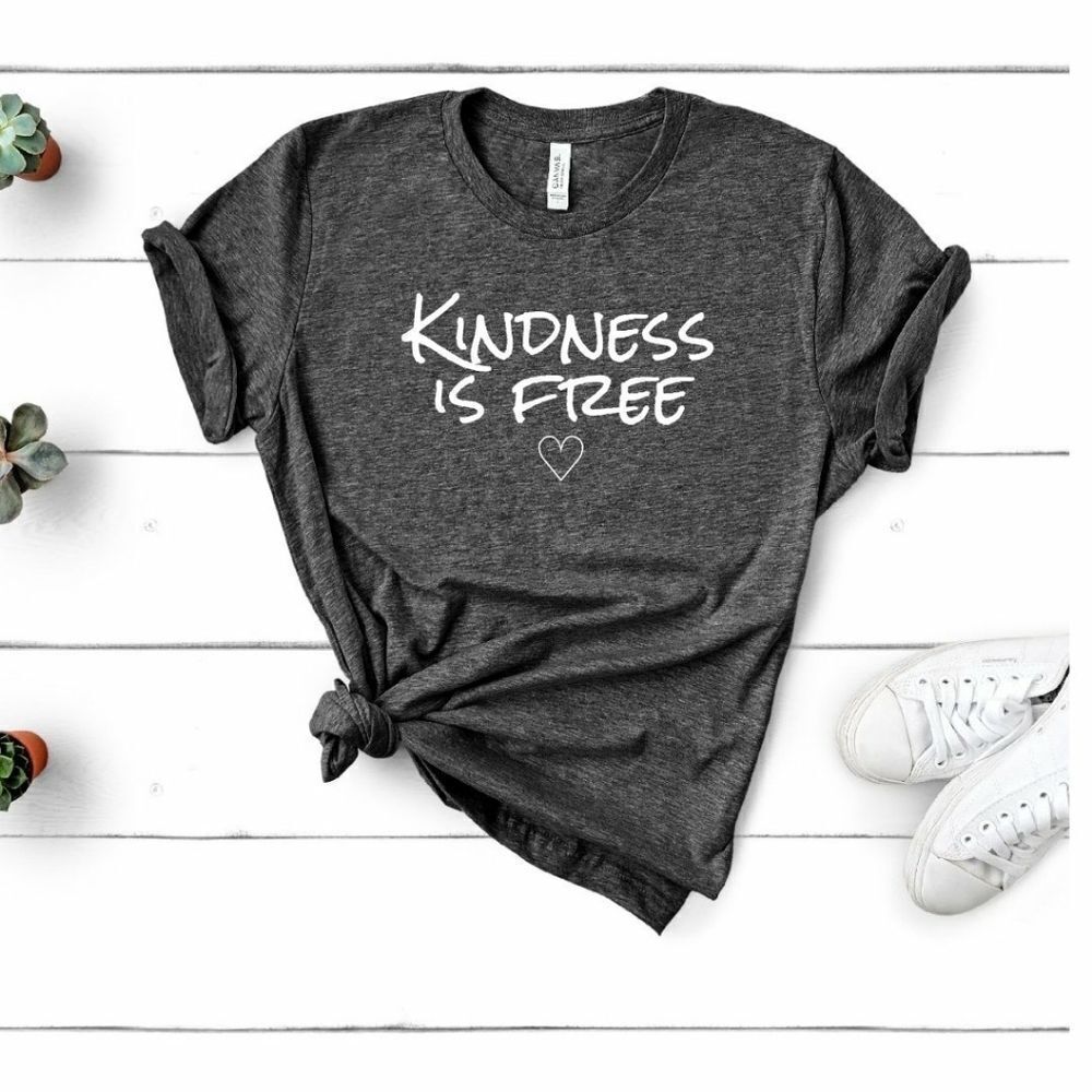 Kindness is free ♡ Tee Shirt